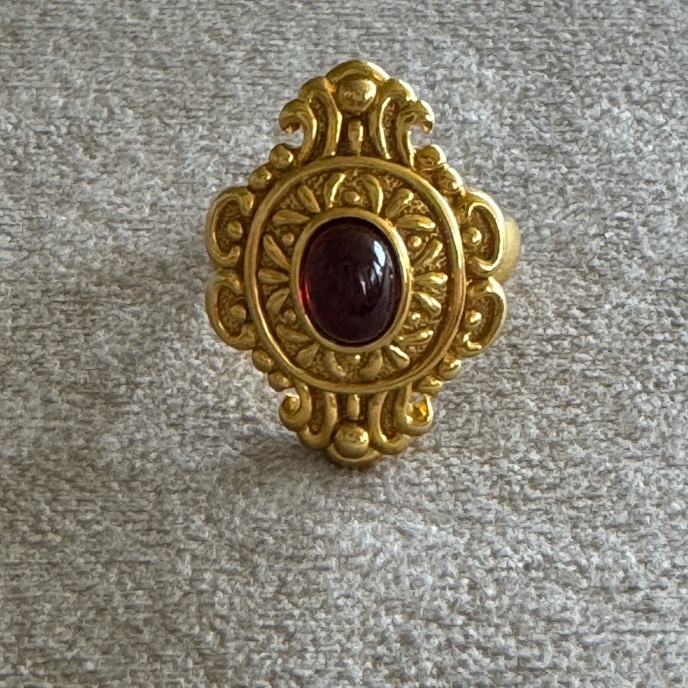 VERY RARE Vintage 18kt Yellow Gold Garnet Cabochon Ring